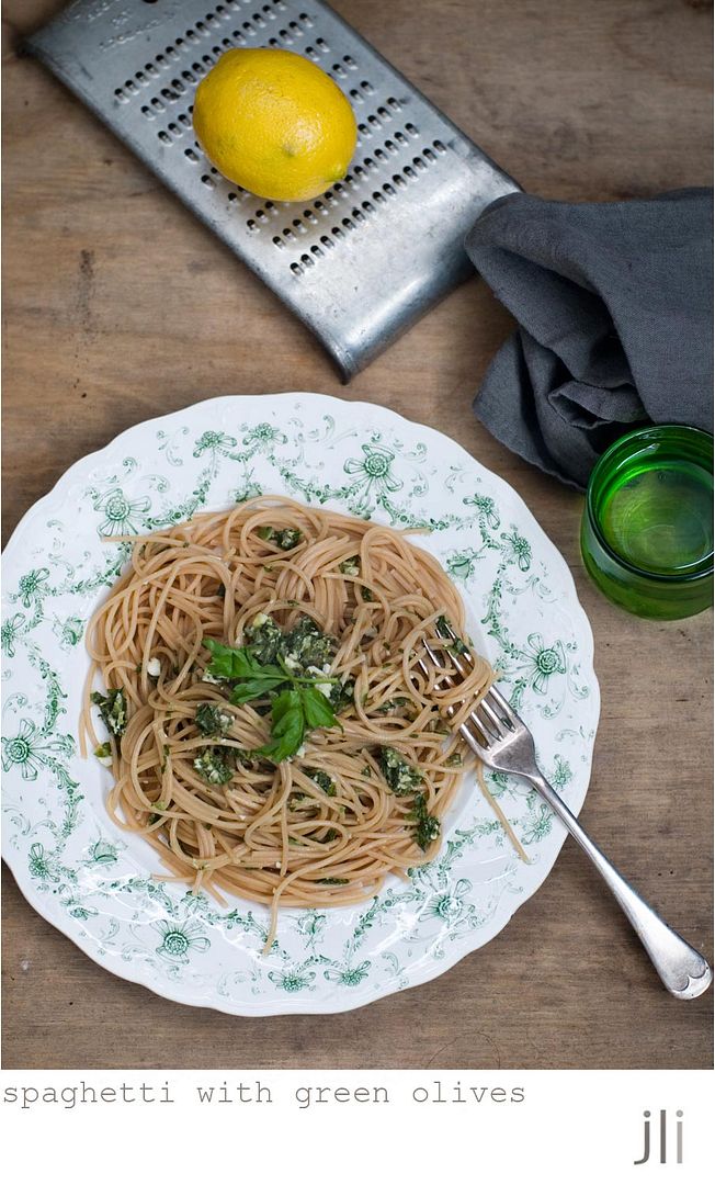 wholewheat spaghetti with green olives and anchovies pronto